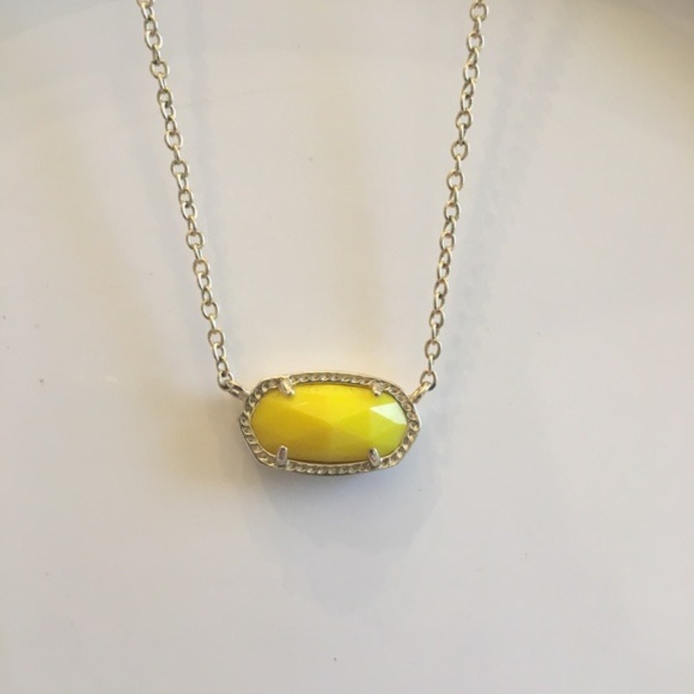 ISO a yellow kendra scott elisa necklace.